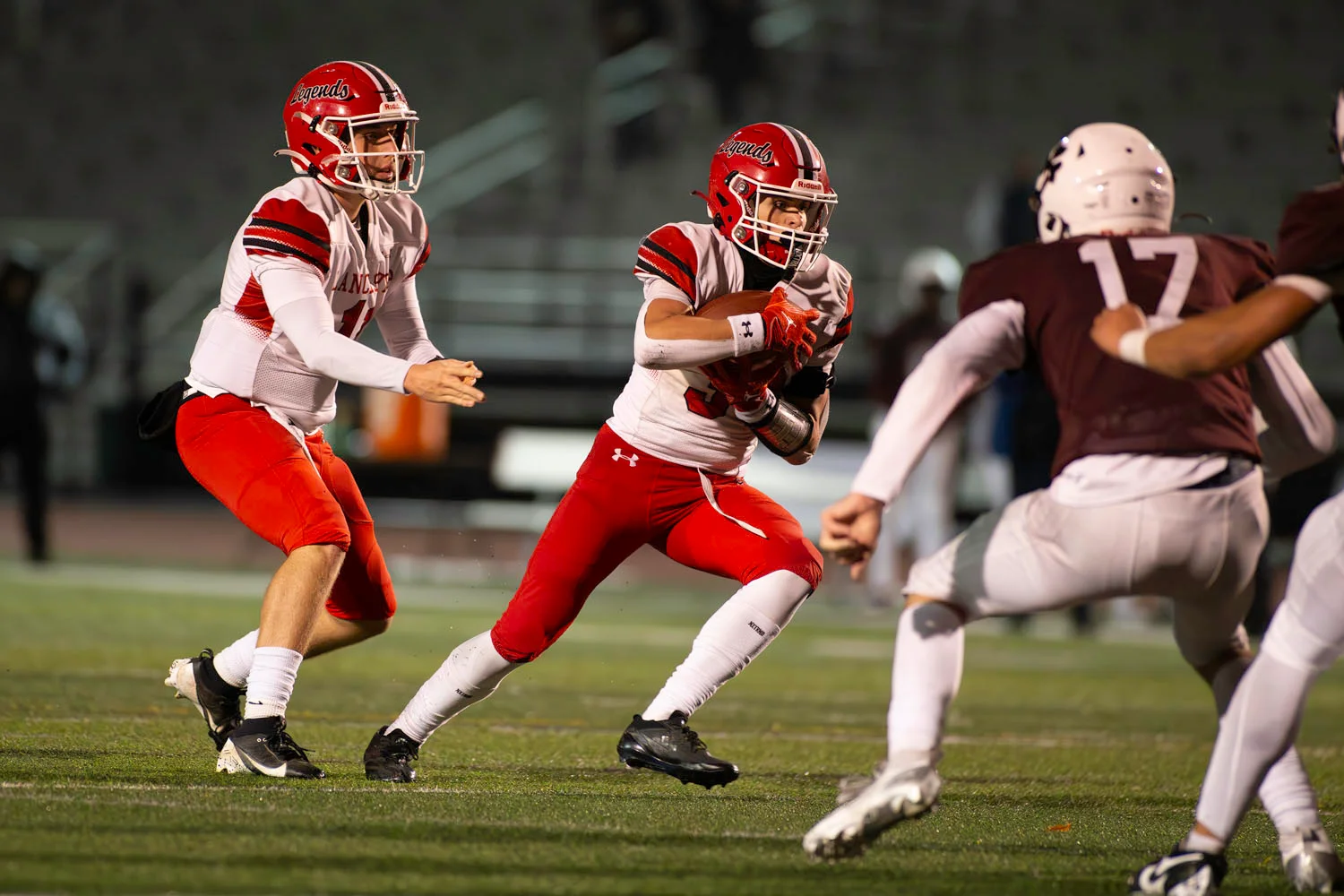 QB handing the ball off to the RB
